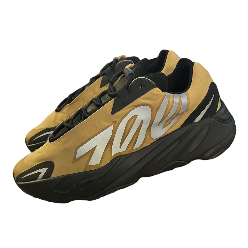 Yeezy 700 Honey MNVN Size 11 GZ0717